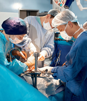 surgeons-team-during
